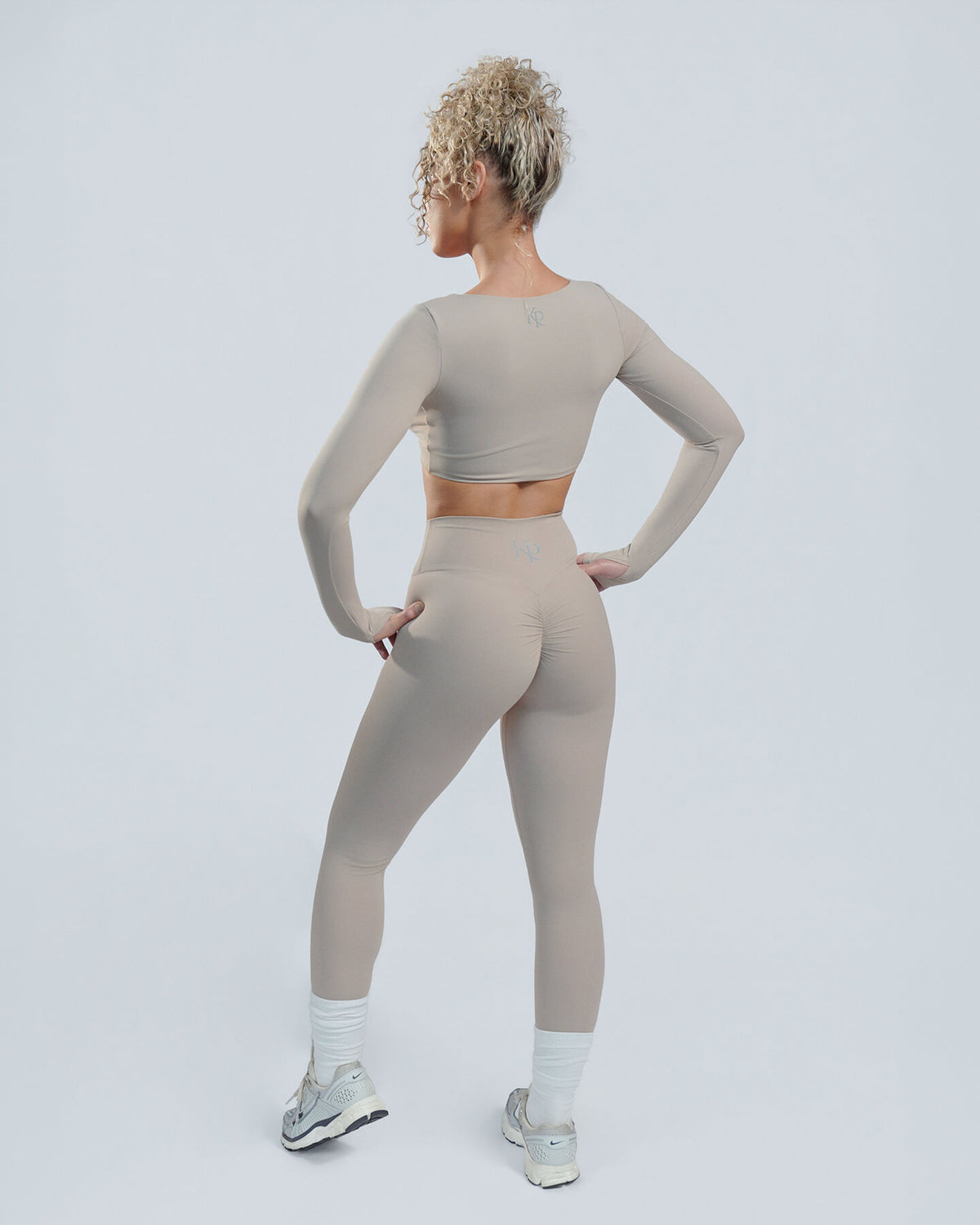 Deep V Crop with sleeves - nude