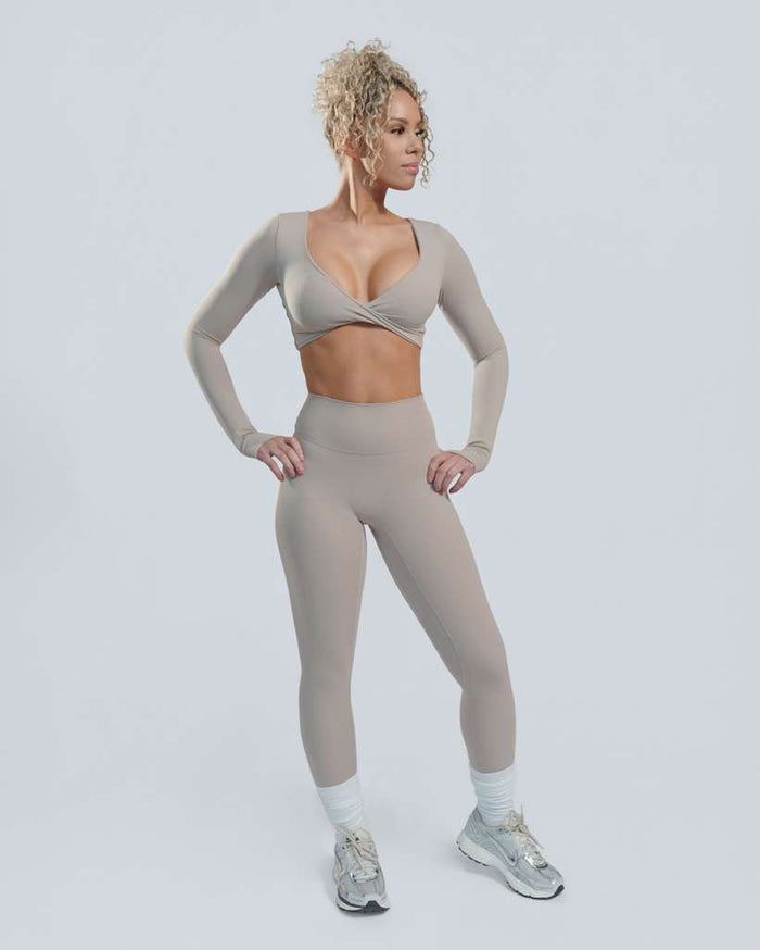 Deep V Crop with sleeves - nude